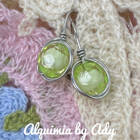 Acrylic apple green drops hoop earrings statement - Picture 1 of 1